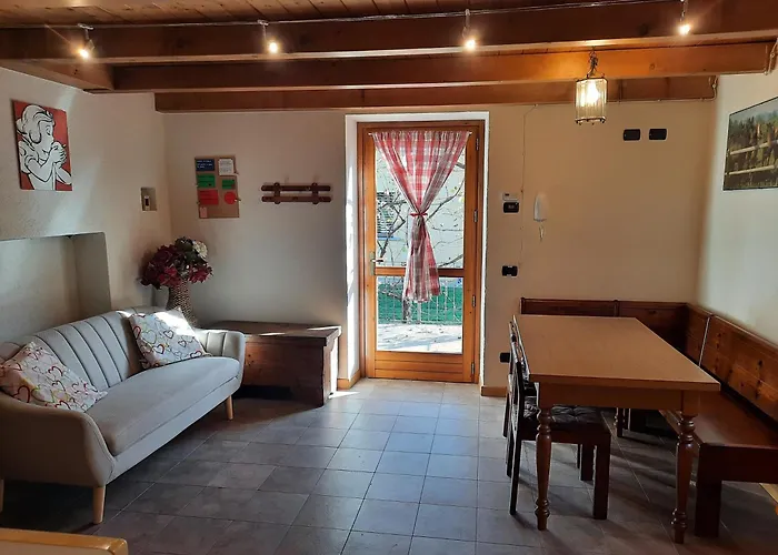 La Casetta Di Biancaneve Valtellina E Lago Di Como